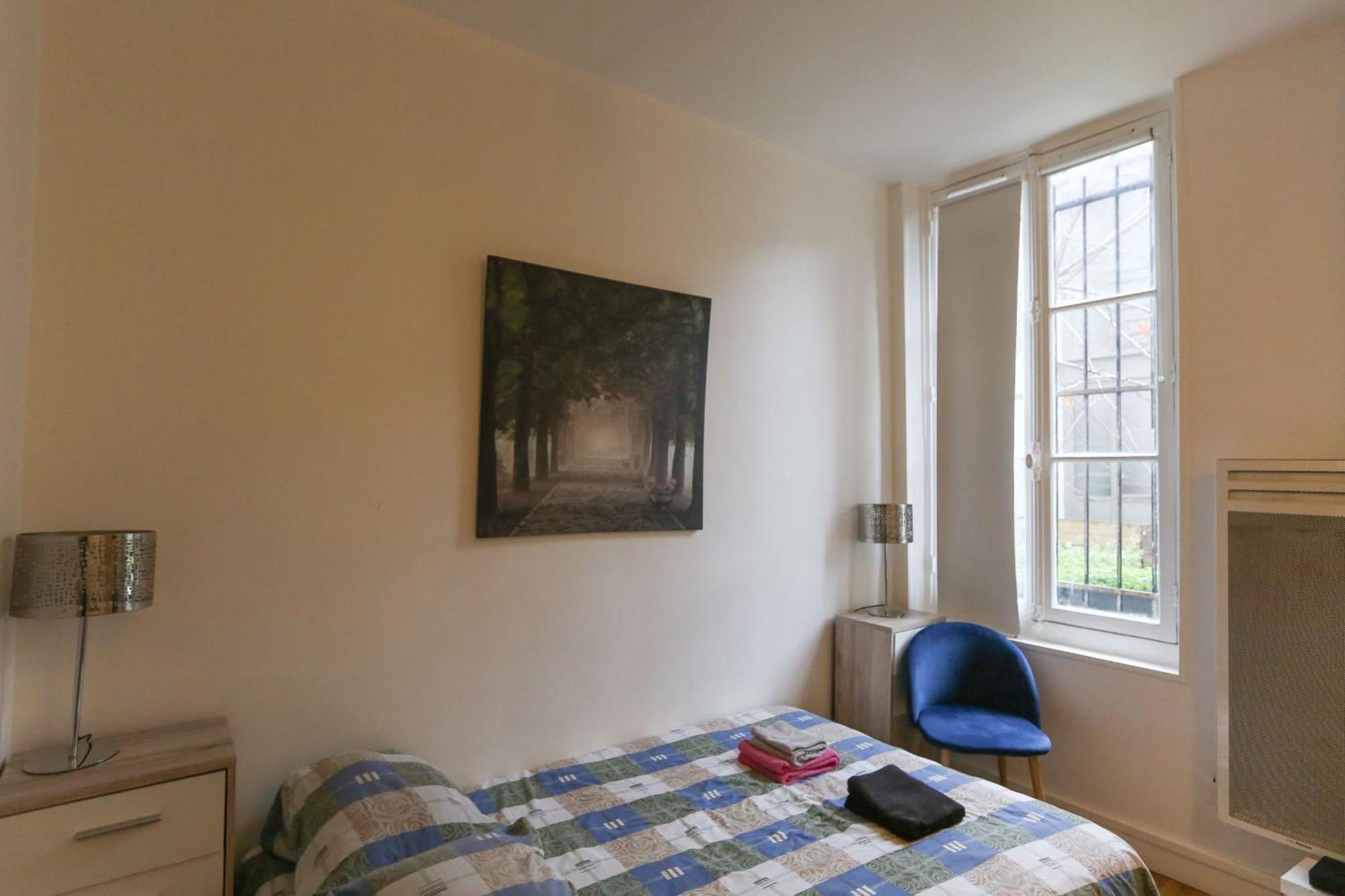 Nice And Comfortable Studio Apartment Париж Экстерьер фото
